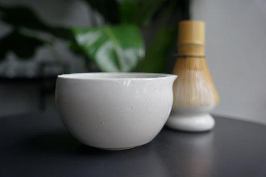Studio Chi Matcha bowl & chasen stand - White