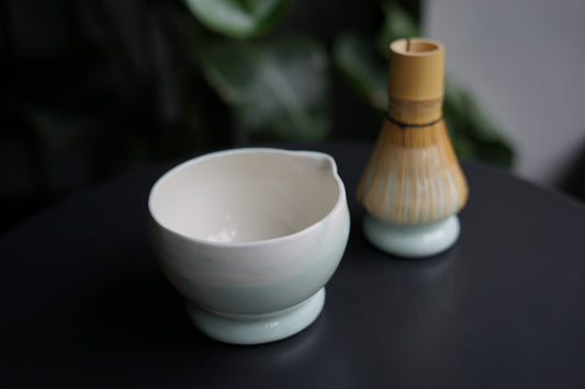 Studio Chi Matcha bowl & chasen stand - Green
